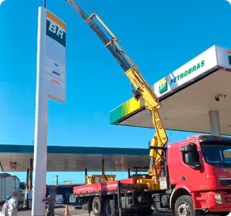 Montagem de Usinas Petrolíferas e Estruturas Eólicas